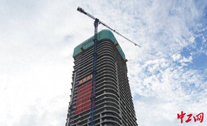 济南：东部标志性建筑主体封顶